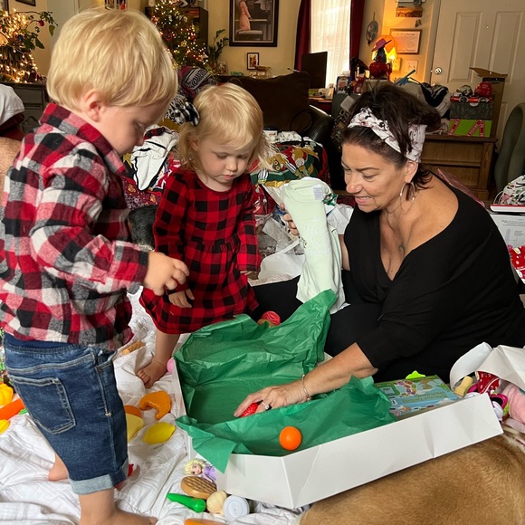 Meet your Posher, Naomi - Picture 2 of 6